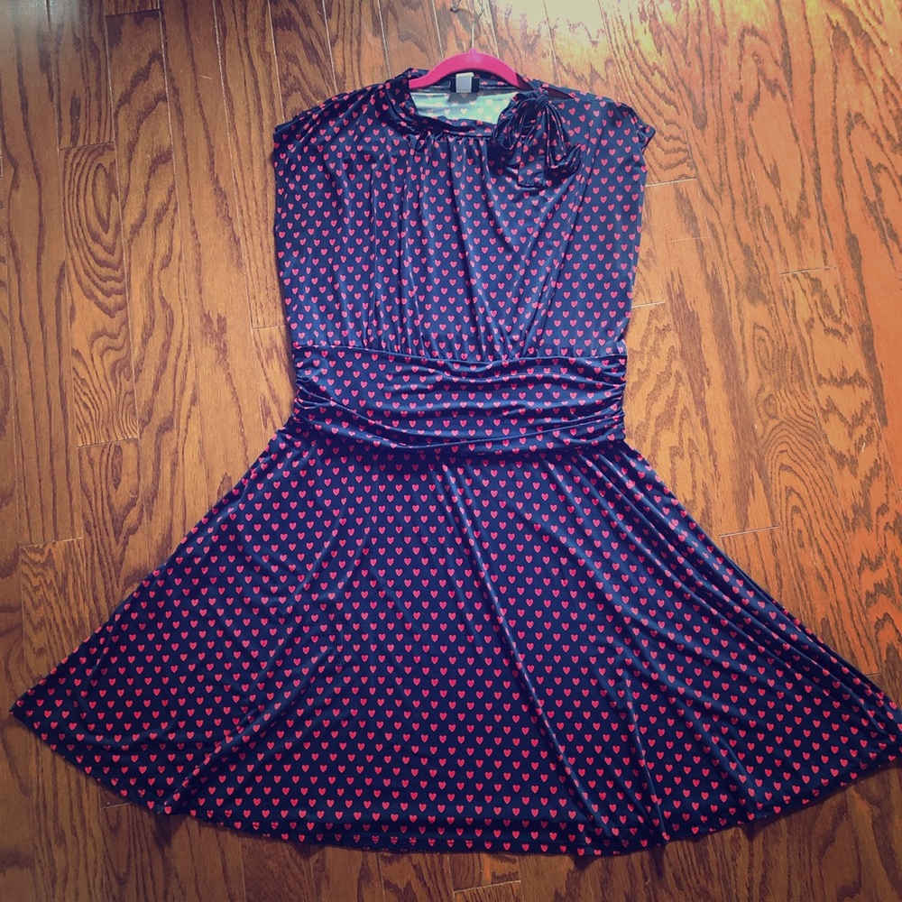 Adorable and flattering Navy heart dress